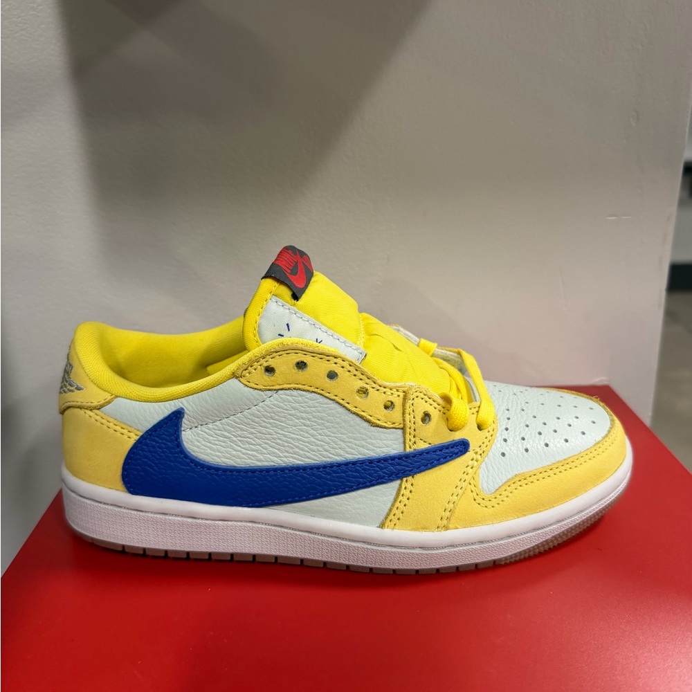 Travis Scott retro 1 canary NEW